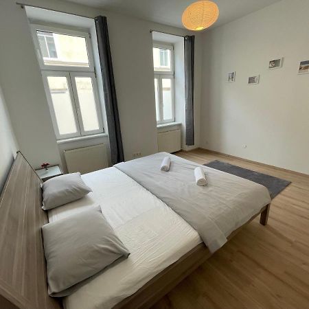 Cozy 8-Person Home In Vienna Located At Haberlgasse 82 N1 Exterior foto